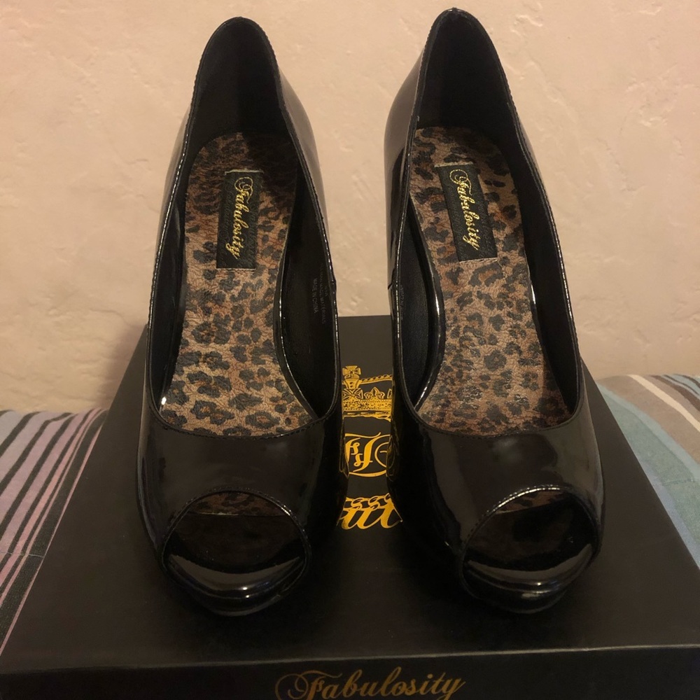 Black heels pumps